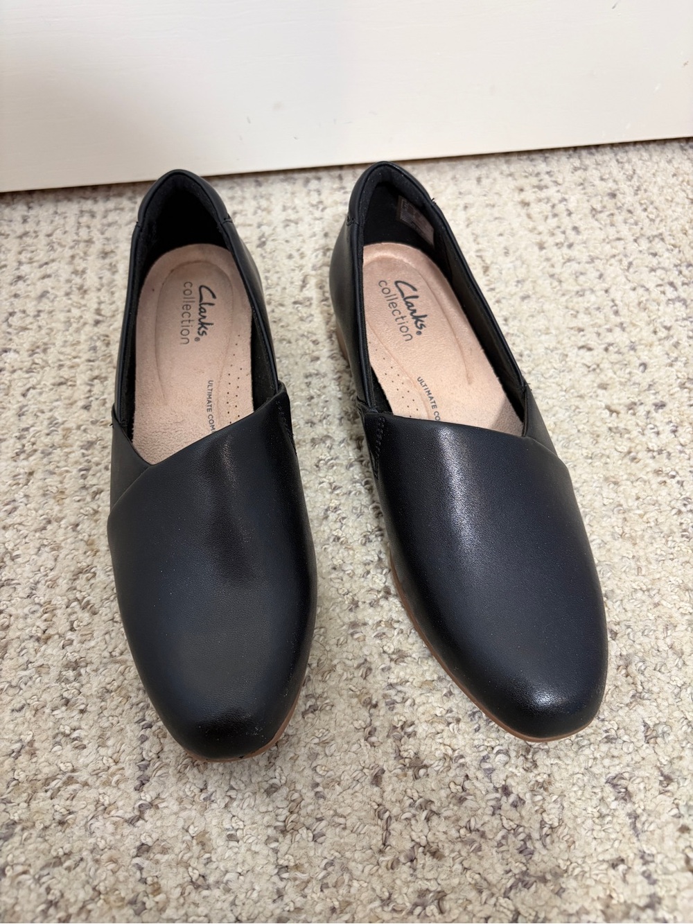 NWOB Clarks Collection Black Leather Slip-On Flats Loafers Women’s 7